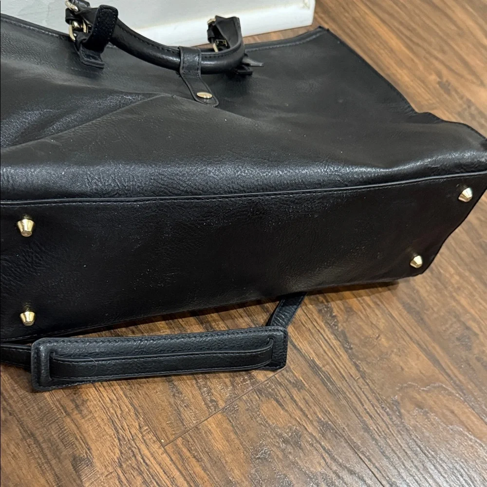 Zara Black Leather Bag used in good condition need